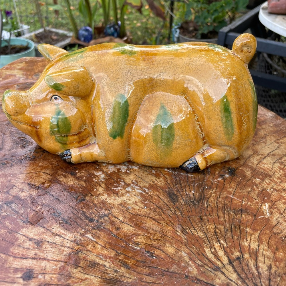 Ceramic vintage pig 9x5x4” glazed